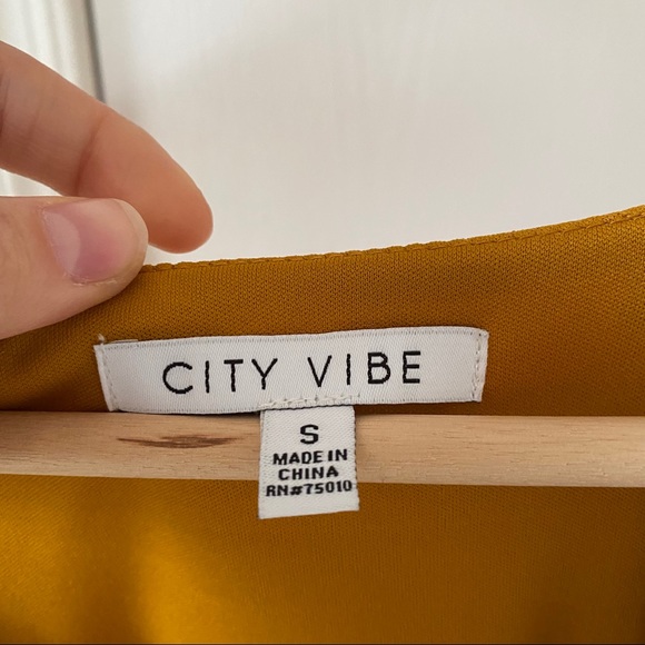 NEW✨ Mustard Yellow Short-Sleeved Dress - Picture 3 of 7